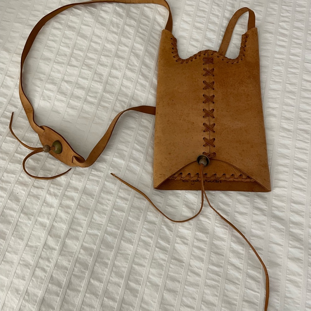 Hand crafted leather aboriginal shoulder bag - Picture 5 of 11